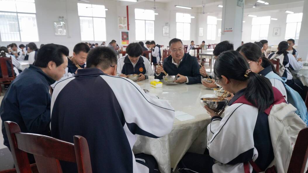 暖心陪餐.png 暖心陪餐.png