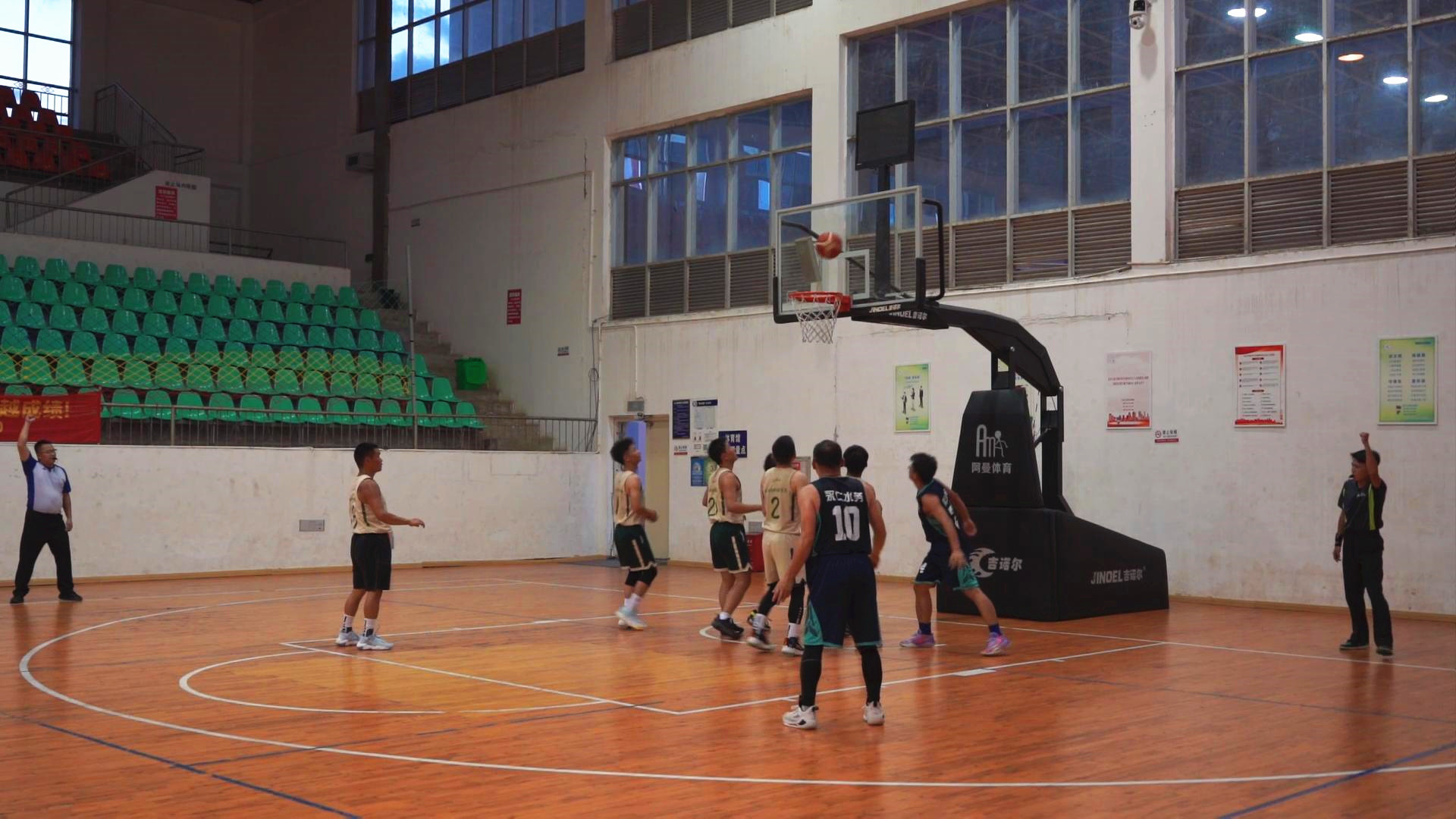 周末篮球赛3.jpg 周末篮球赛3.jpg