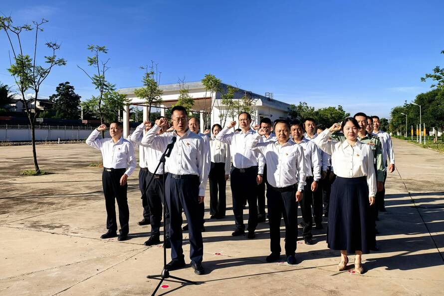 七一活动1_副本.jpg 七一活动1_副本.jpg