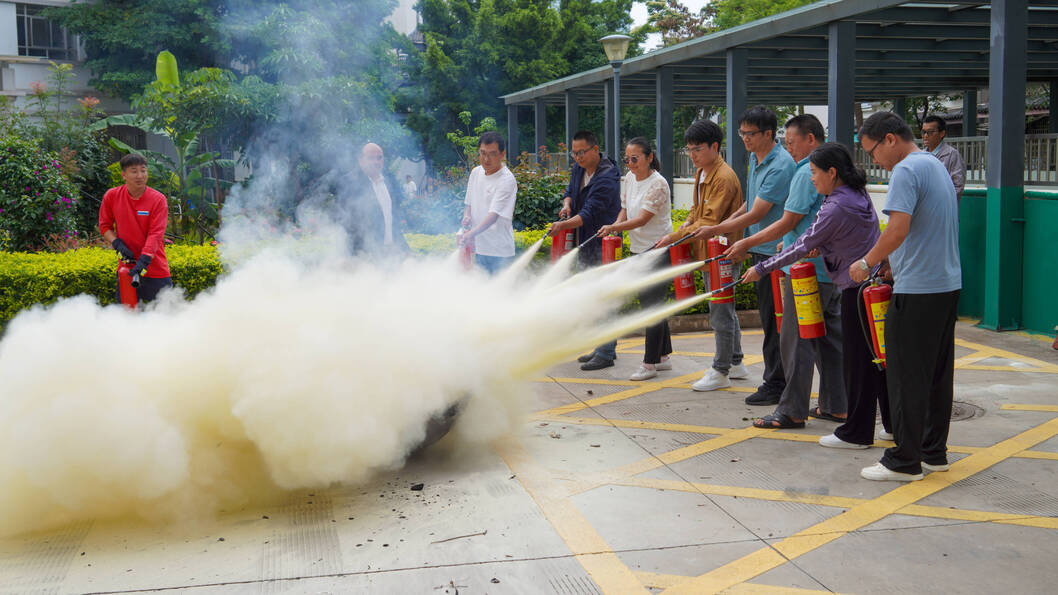 医院消防演练 (6).jpg 医院消防演练 (6).jpg