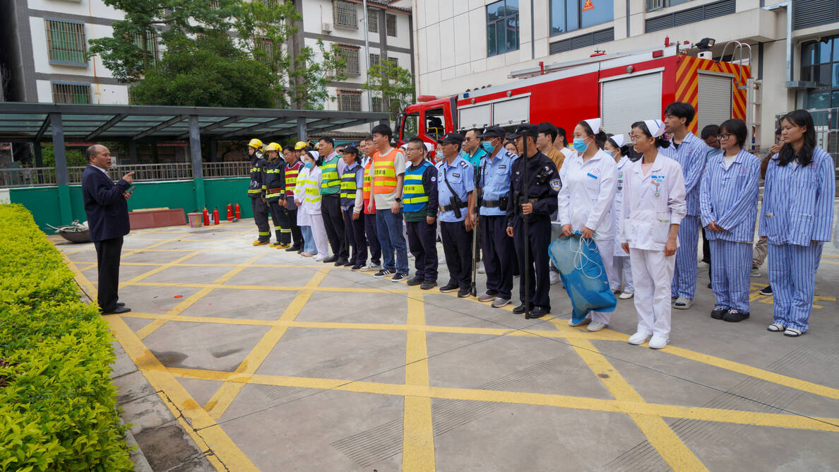 医院消防演练 (21).jpg 医院消防演练 (21).jpg