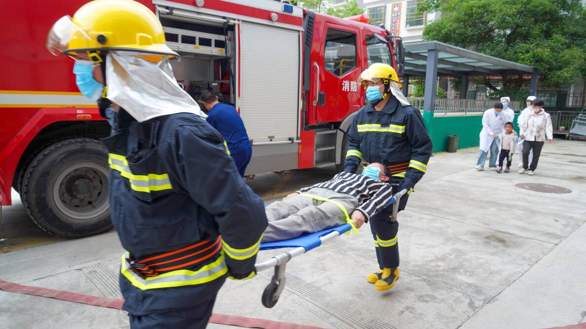 医院消防演练 (20).jpg 医院消防演练 (20).jpg